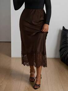 SHEIN PETITE CURVE 大尺碼純色緞面蕾絲下擺細節低腰中長裙 - 咖啡棕 - 查看 3