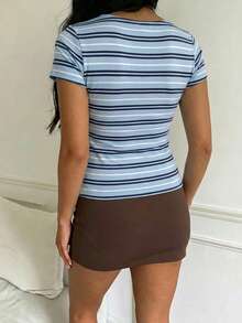 CovetEZ 休閒簡約淺藍深藍條紋女款T恤，適合夏季 - 彩色 - 查看 2