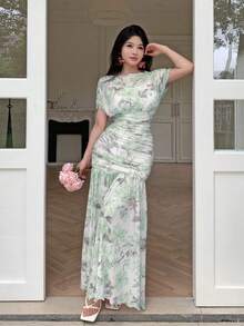 Modelyn 女款粉色薄紗花卉印花夏季百褶優雅高貴時尚長洋裝，適合外出與晚宴派對 - 綠色 - View 7