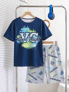 SHEIN 男士新款極簡時尚字母定位噴墨印花短袖上衣與滿版字母印花極簡短褲 2 件組居家休閒套裝 - 彩色 - 查看 4