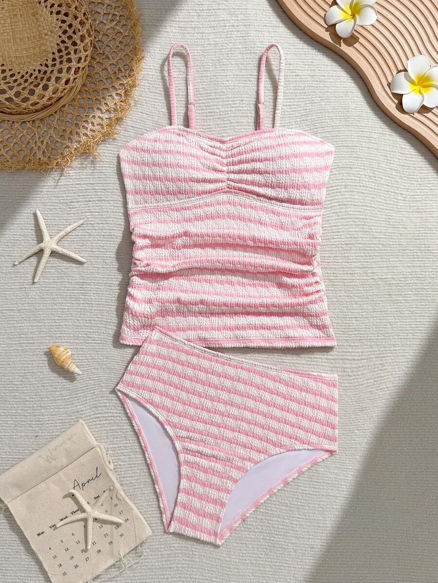 SHEIN 青少年女孩坦基尼泳衣 柔粉色與白色橫條紋 + 紋理面料 抽褶前襟與側腰設計 2件組 時尚休閒,適合游泳、夏季度假、夏季海灘與海濱、游泳池夏季假期派對休閒度假 - 淺粉色 - 查看 1