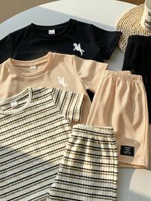 SHEIN 3件/套兒童夏季服裝 小男孩舒適休閒風圓領短袖條紋T恤上衣 梭織貼布裝飾短褲 2件套 超值多件組 適合外出、街頭風、派對、居家與休閒穿著 - 彩色 - 查看 3