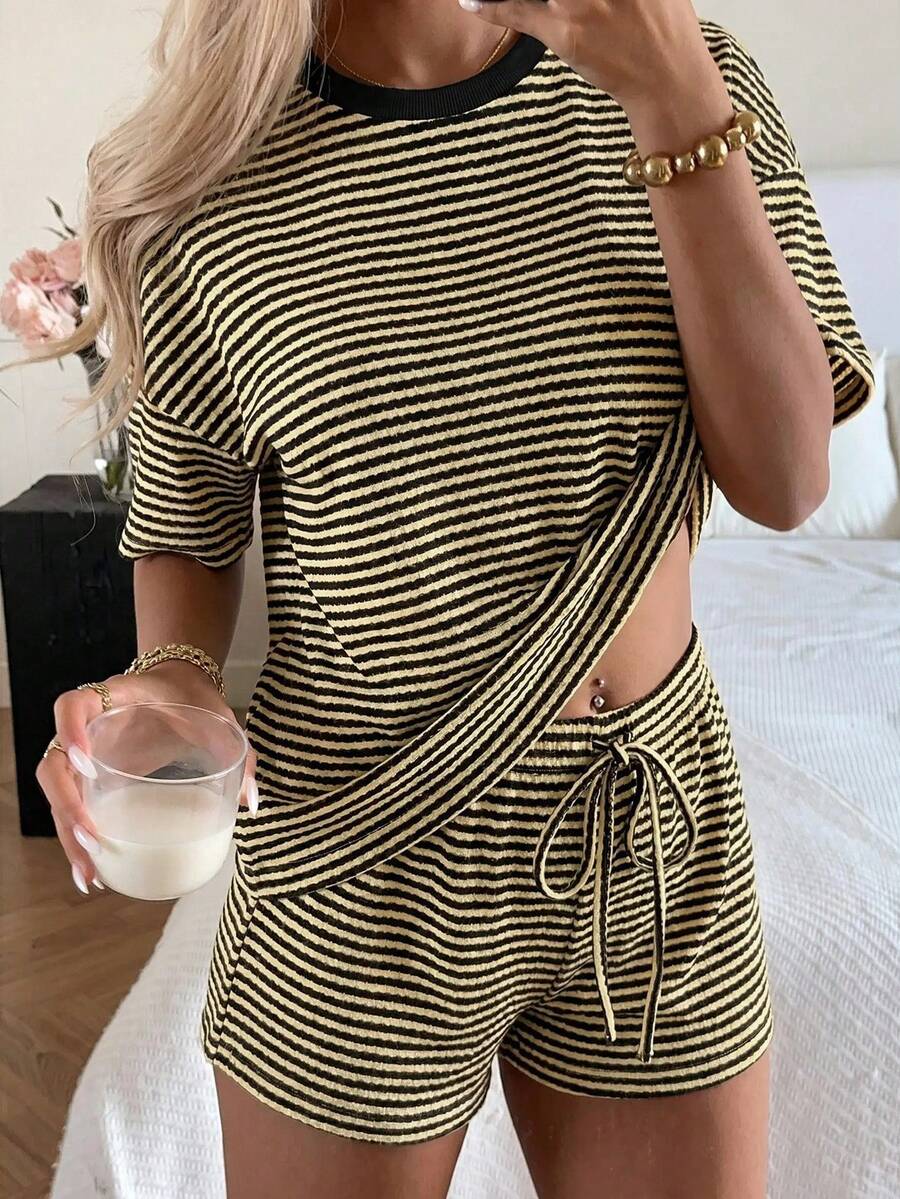 SHEIN EZwear 女款條紋圓領落肩袖T恤與短褲休閒兩件套 - 駝色 - 查看 1