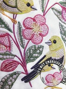 SHEIN LUNE 春夏季休閒度假風重工珠飾刺繡3D印花圓領寬鬆短袖女款T恤 母親節禮物 時尚白色印花女款T恤 - 白色 - 查看 3