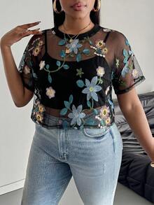 SHEIN PETITE CURVE 夏季度假女款花卉刺繡時尚上衣，女士性感荷葉邊飾，透視落肩圓領寬鬆多彩滿版印花，花卉植物女上衣，春夏季休閒日常穿搭 - 彩色 - 查看 4
