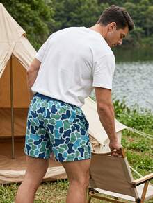 Manfinity Swimmode 男士夏季海灘度假風全身印花抽繩腰海灘短褲 - 軍綠色 - 查看 2