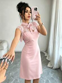 Rafferiza 女款黑色優雅修身蕾絲拼接中長洋裝 - 淺粉色 - 查看 4
