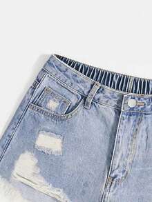 SHEIN Essnce Celana Pendek Denim Wanita Ukuran Besar untuk Musim Panas, Gaya Kasual, Modis, Gaya Jalanan, Cocok untuk Perjalanan Sehari-hari, dengan Detail Sobek dan Jumbai di Bagian Bawah. - Light Wash - View 3