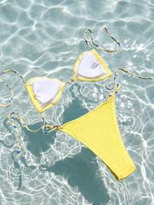 Swim Mod 春夏兩件式女款海灘套裝，時尚可愛性感度假海邊泳池派對隨機印花多色純色掛脖露背綁帶三角上衣與可調節比基尼泳褲套組 - 彩色 - 查看 2