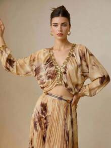 ZEYLAH Top con escote en V, fruncido, patchwork, lentejuelas y estampado - Caqui - Ver 6