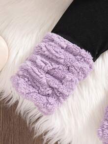 SHEIN Playful Pals 2件組女嬰冬季新款毛絨麥穗提花長袖連帽衛衣配蝴蝶結裝飾修身長褲毛絨袖口拼色簡約時尚百搭居家可愛通勤大學防寒套裝 - 紫色 - 查看 8