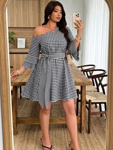 Weeklong Vestido corto de corte A para mujer de talla grande, primavera/verano, con escote asimétrico, hombros descubiertos, estampado a cuadros, mangas con volantes, botones, cinturón y lazo. - Negro - Ver 5