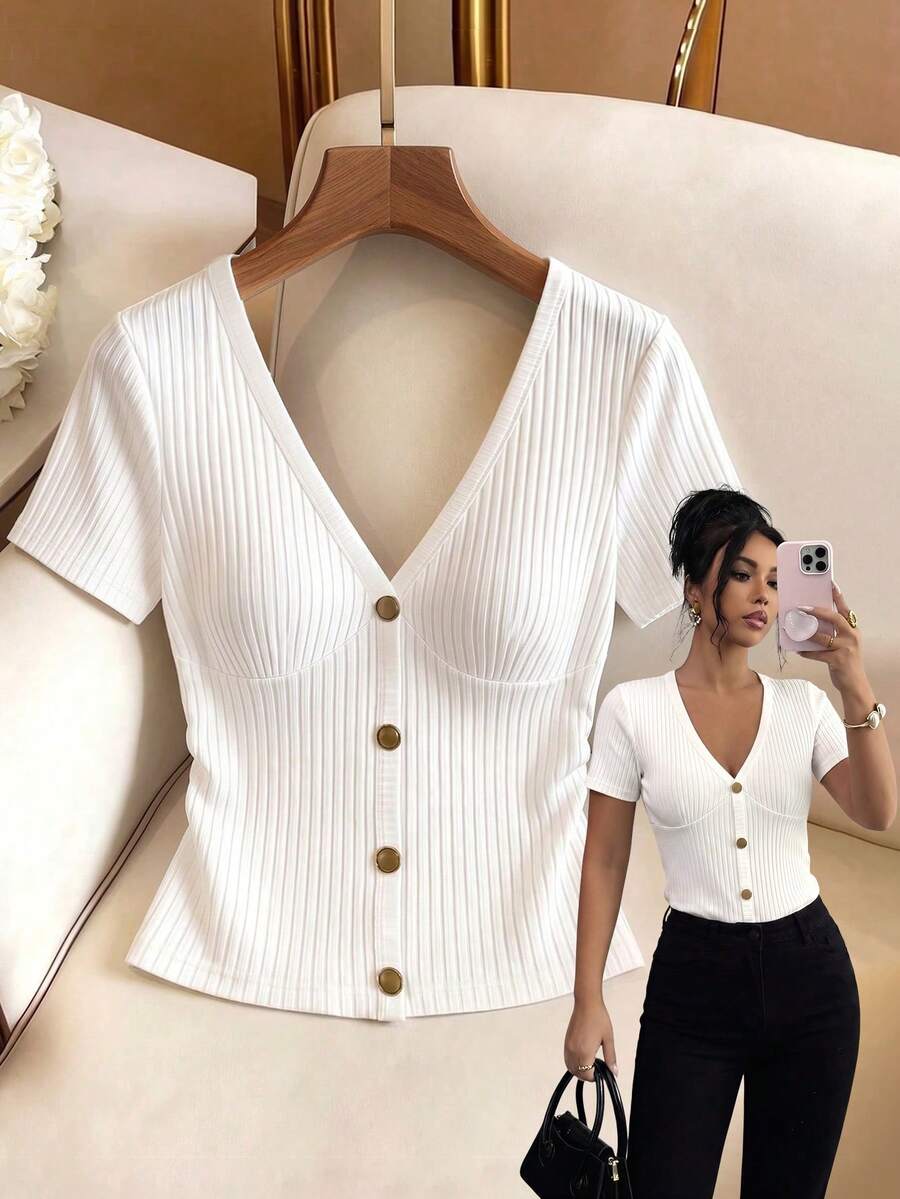 GlowEve Pure White Vertical Ribbed V-Neck Gold Button Short Sleeve T-Shirt Slim Fit Waist-Defining Bust Line Knit Top Side Ruched Design French Fashion Casual - White - View 1