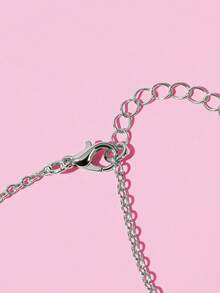 Mean Girls | SHEIN مجموعة قلادة معلقة بحرف R وأقراط مسمارية مرصعة بالراين - فضي - مشاهدة 9