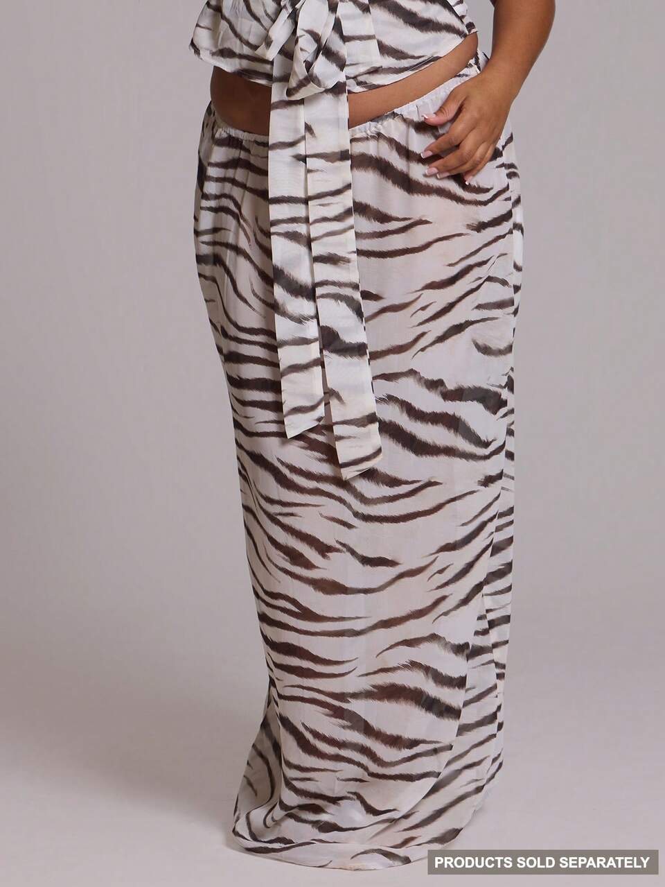 Falda maxi de tiro bajo de gasa con estampado de cebra blanca Curve