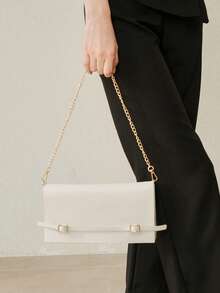 MOTF TAS CLUTCH WANITA WARNA BEIGE, TALI YANG INDAH, TAS BAGUETTE KOMUTER YANG STYLISH DAN SEDERHANA, COCOK UNTUK KEGIATAN SEHARI-HARI, PERJALANAN, BELANJA, DAN KENCAN - Krem - View 9