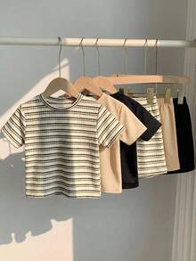 SHEIN 3件/套兒童夏季服裝 小男孩舒適休閒風圓領短袖條紋T恤上衣 梭織貼布裝飾短褲 2件套 超值多件組 適合外出、街頭風、派對、居家與休閒穿著 - 彩色 - 查看 5