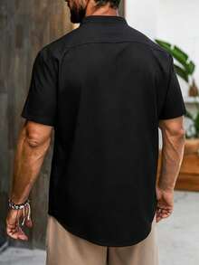 Manfinity CasualCool 男士休閒口袋鈕扣半開襟短袖商務襯衫 - 黑色 - 查看 3