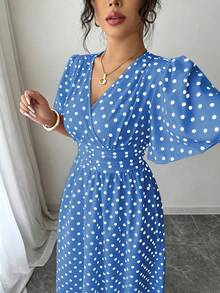 SHEIN LUNE 女款波點印花重疊V領荷葉邊短袖優雅老錢風度假藍色夏季洋裝 - 淺藍色 - 查看 4