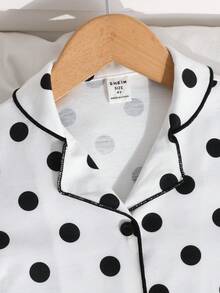 SHEIN 女童針織波點圖案翻領荷葉邊休閒開襟衫與短褲居家服2件套 秋冬穿搭 - 黑與白 - 查看 4