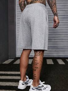 DAZY 男士休闲时尚街头通勤字母印花抽绳腰斜插口袋宽松短裤，夏季 - 淺灰色 - 查看 2