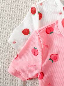 SHEIN Piyama Musim Panas Anak Perempuan Lucu Motif Kartun Stroberi, Kerah Bulat Berkerut, Lengan Pendek, Bahan Rajut, Nyaman dan Ramah Kulit, 4 Potong Pas Badan - Berwarna merah muda - View 4