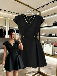 SHEIN Clasi 女款素色珠飾V領收腰顯瘦通勤日常優雅洋裝 - 黑色 - 查看 1