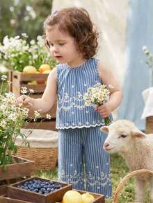 SHEIN Vintaside Kids 女婴夏季黑白条纹刺绣花边无袖上衣和阔腿裤套装，宽松版型，适合日常外出、休闲旅行、家庭聚会和午后散步。 - 藍色 - 查看 6
