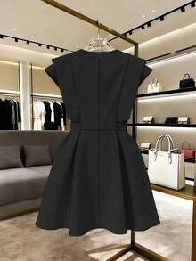 SHEIN Clasi 女款素色珠飾V領收腰顯瘦通勤日常優雅洋裝 - 黑色 - 查看 2