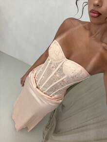 Glamine Gaun Wanita Elegan Tanpa Tali dengan Bordir Bunga dan Bahan Jala - Rust Brown - View 1