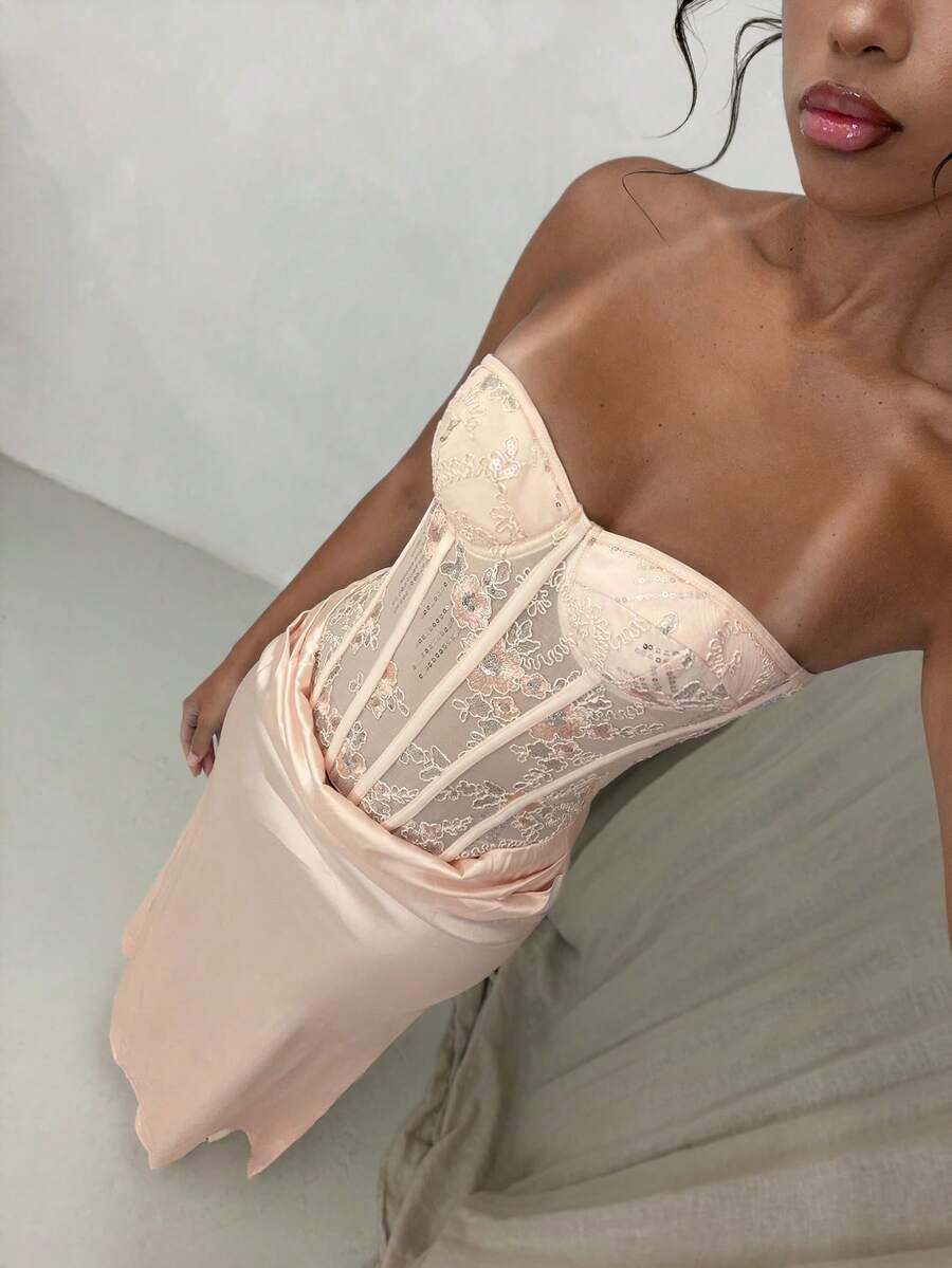 Glamine Gaun Wanita Elegan Tanpa Tali dengan Bordir Bunga dan Bahan Jala - Rust Brown - View 1