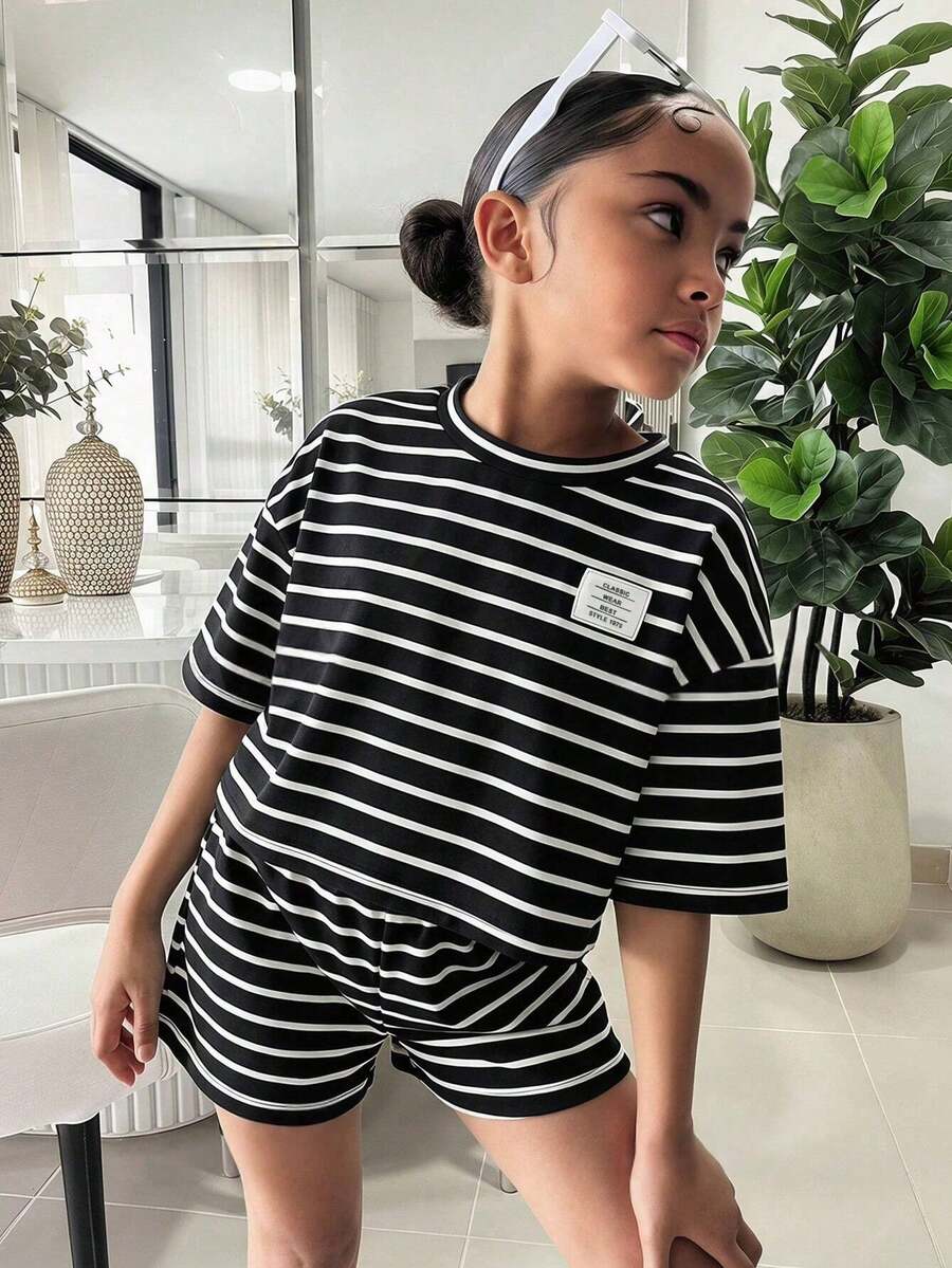 SHEIN 2件套:少女宽松短款T恤+紧身短裤,休闲日常穿搭 - 黑色 - 查看 1