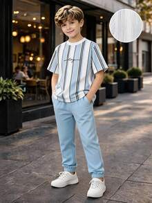 SHEIN 2件/套 青少年男孩新款休閒簡約、學院風、度假風、條紋、King、圓領短袖T恤&短褲套裝，適合夏季、街頭風、日常穿著、外出、居家、度假、春夏時尚、夏季穿搭、輕鬆舒適、兒童分層穿搭、時尚兒童、休閒穿著、兒童運動學院風數位圖案T恤、返校、春夏衣物、返鄉 - 彩色 - 查看 2