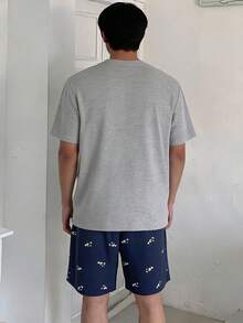 DAZY Set Piyama Pria Musim Panas Motif Patchwork Kaos Saku dan Celana Pendek Bermotif Bunga - MultiWarna - View 2