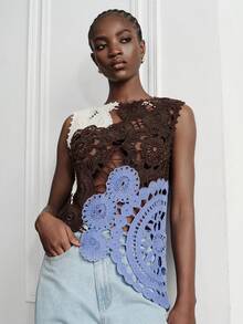 SHEIN Suéter de mujer de tela acrílica con ajuste ceñido, diseño floral de tres colores, hecho a mano con ganchillo, diseño asimétrico calado para uso diario y desplazamientos - Multicolor - Ver 1