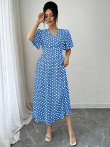 SHEIN LUNE 女款波點印花重疊V領荷葉邊短袖優雅老錢風度假藍色夏季洋裝 - 淺藍色 - 查看 5