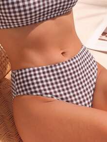 Swim Mod 女款春夏度假休閒性感隨機印花格紋抹胸上衣與性感高腰比基尼泳褲兩件組 - 彩色 - 查看 3