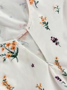 Sweetra Gaun Mini Polkadot Lucu dan Manis dengan Tali Bahu Tipis dan Pita - MultiWarna - View 5
