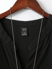 SHEIN PETITE CURVE Conjunto de 2 piezas para mujer talla grande: Camisa minimalista con cuello en V y botones, y pantalones casuales a rayas - Negro - Ver 6