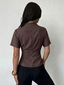 Firerie 夏季抓皺領不對稱袖側腰收腰顯瘦通勤杏色粗麻布女款襯衫，四季皆宜 - 棕色 - 查看 3