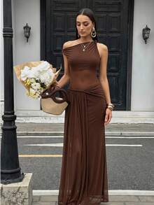 Silquee This Elegant Brown Maxi Dress Features A One-Shoulder Design And Is Adorned With Pleated Mesh Panels, Making It Suitable For Various Occasions. Women' - Coffee - View 2