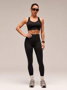 GLOWMODE Featherfit™- Esculpe El Sujetador Deportivo Con Cuello En V Y Tirantes De Aro. Soporte Medio. - Negro - Ver 7
