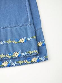 GlowEve CURVE Plus Size Women's Floral Embroidered Pocket Loose Casual Denim Jeans - Blue - View 3