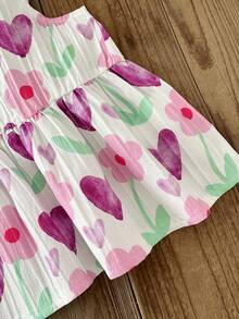 SHEIN Vintaside Kids 2件組女嬰心形圖案花卉印花背心上衣配蝴蝶結與短褲套裝，甜美可愛 - 紫色 - 查看 5