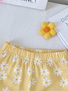 SHEIN Playful Pals 新生兒2件組圓領黃色短袖上衣配花卉刺繡貼片與彈性腰帶小雛菊印花長褲，田園度假鄉村風舒適柔軟，適合休閒外出與玩耍，可愛百搭套裝 - 黃色 - 查看 7