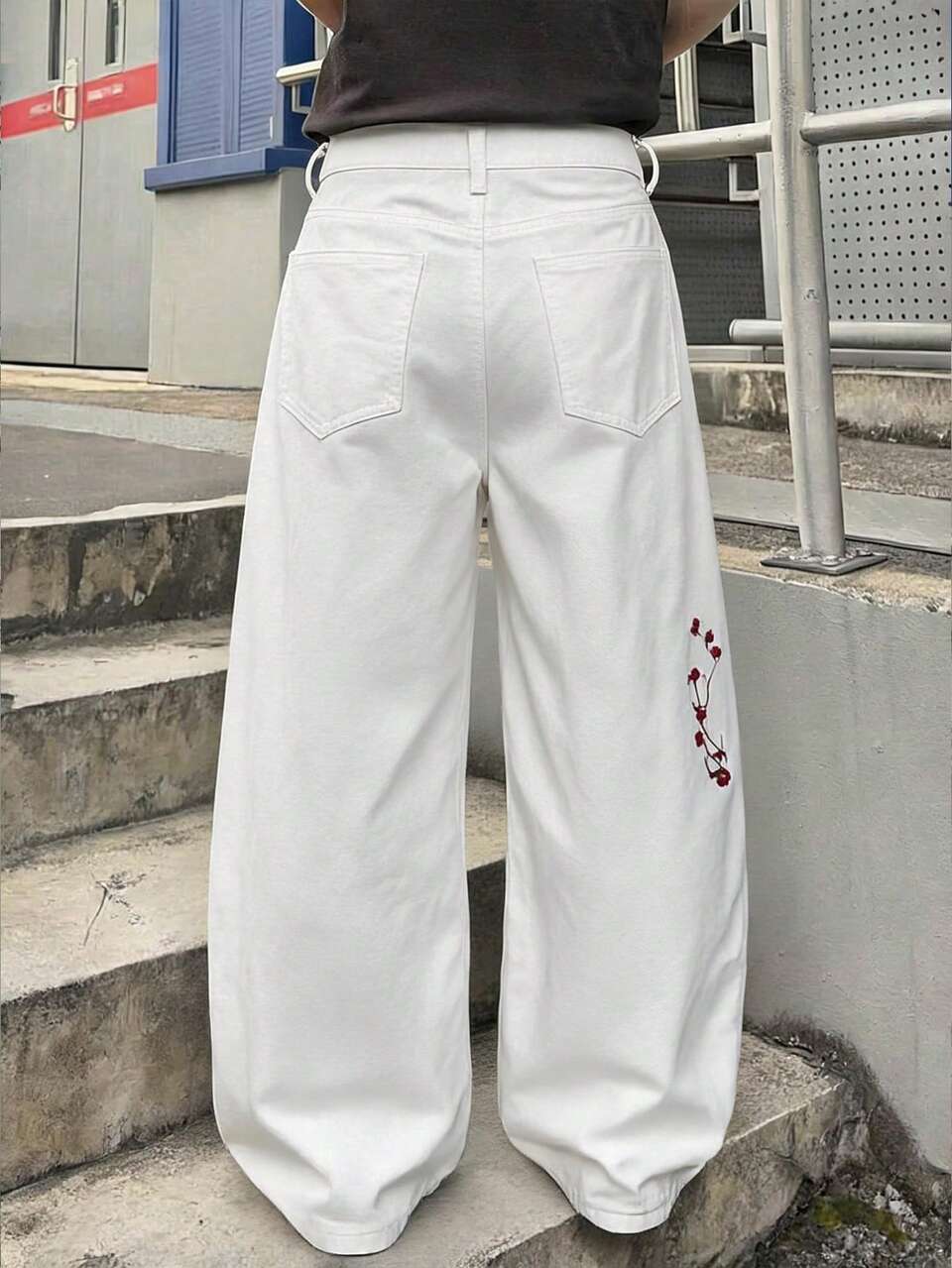 White Plum Blossom Embroidery Distressed Straight Leg Men's Jeans