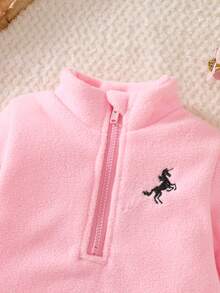 SHEIN 新生兒秋季新款套裝,立領半開襟長袖圓弧下擺刺繡刷毛布料上衣,休閒黑色內搭褲,簡約可愛居家新生兒嬰兒套裝 - 粉色 - 查看 6