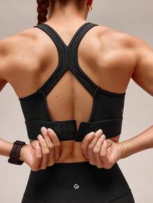 GLOWMODE Featherfit™- Esculpe El Sujetador Deportivo Con Cuello En V Y Tirantes De Aro. Soporte Medio. - Negro - Ver 2