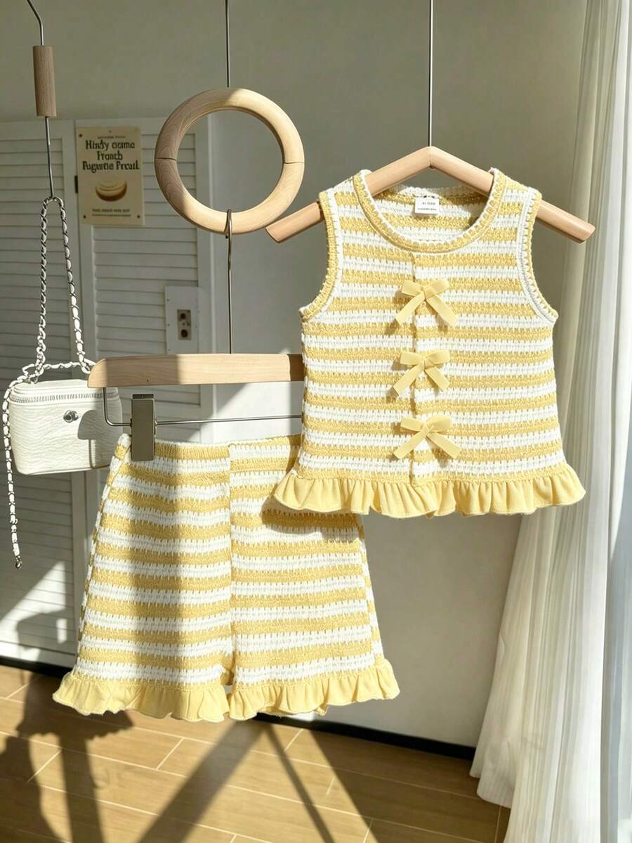 SHEIN 嬰兒/幼兒黃色與白色條紋蝴蝶結背心上衣套裝,女嬰荷葉邊夏季2件套服裝 - 黃色 - 查看 1