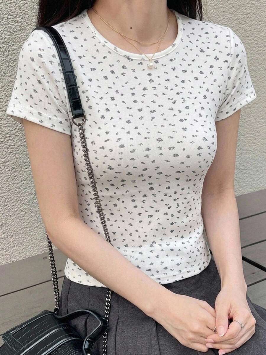 DAZY Women's Round Neck Solid Color Basic White Short Sleeve T-Shirt, Spring/Summer Cute Top - White - View 1